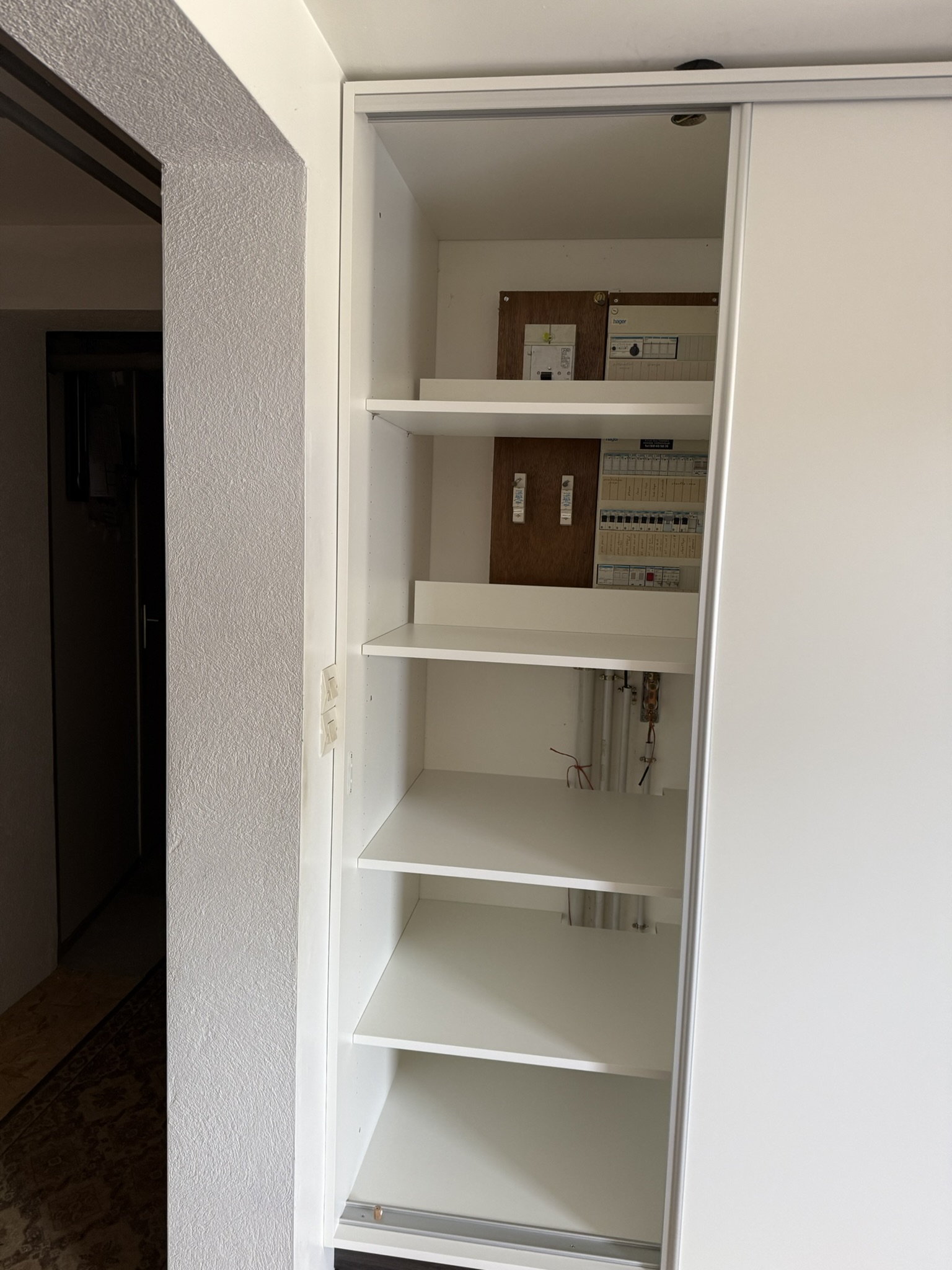 Aménagement armoire sous-pente d'escalier - Vignette 5