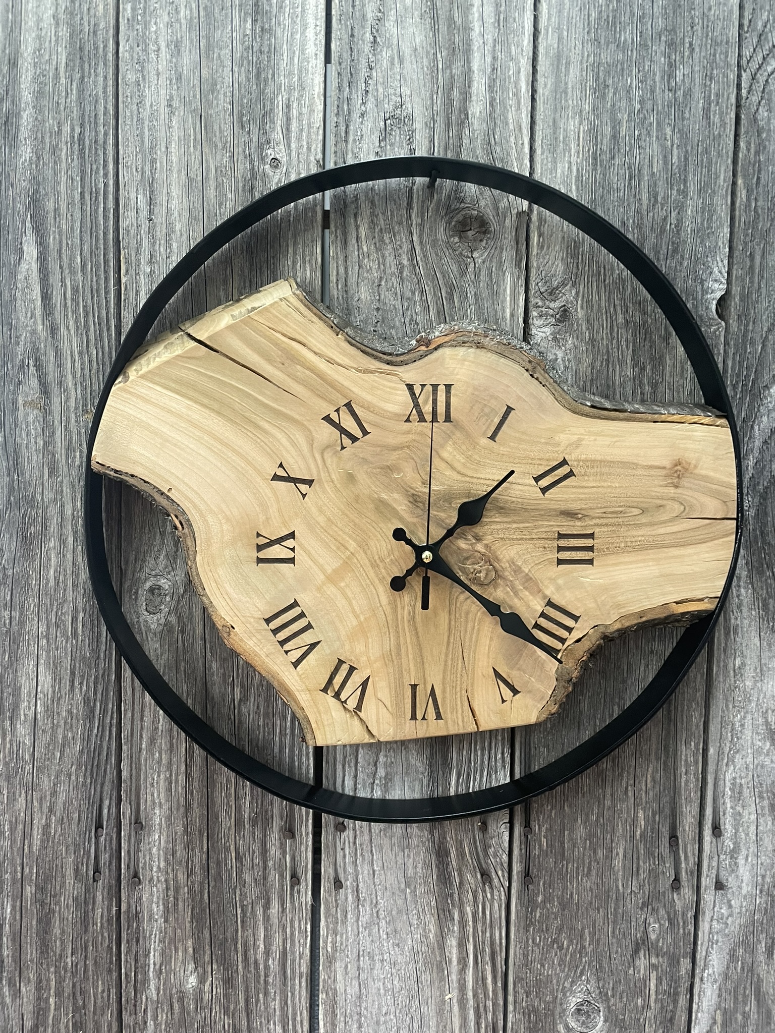 Horloge murale artisanale